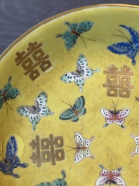 A pair of Chinese yellow-ground famille rose plates with butterfly design, Tongzhi mark, 20th C.