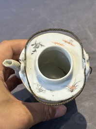 A hexagonal Chinese grisaille covered wine jug and warmer, signed Xinan Xushan 新安旭山, Guangxu mark, 19th C.