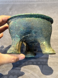 A Chinese archaic bronze tripod food vessel, 'li 鬲', late Western Zhou/early Eastern Zhou