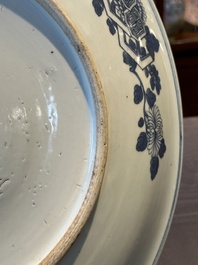 A large Chinese blue and white 'Bleu de Hue' dish for the Vietnamese market, Shi De Ding Zhi 世德定製 mark, 19th C.