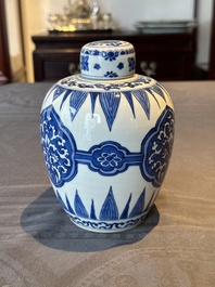 A Chinese blue and white covered jar with floral design, Kangxi