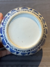 A Chinese blue and white covered jar with floral design, Kangxi