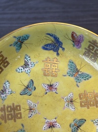 A pair of Chinese yellow-ground famille rose plates with butterfly design, Tongzhi mark, 20th C.