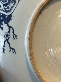 A large Chinese blue and white 'Bleu de Hue' dish for the Vietnamese market, Shi De Ding Zhi 世德定製 mark, 19th C.