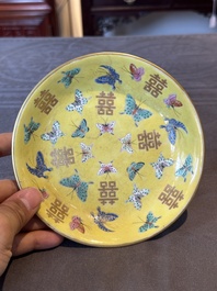 A pair of Chinese yellow-ground famille rose plates with butterfly design, Tongzhi mark, 20th C.