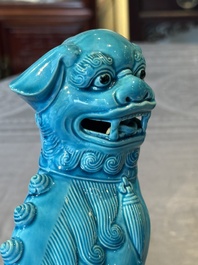 A Chinese famille verte black-ground vase and a pair of turquoise-glazed Buddhist lions, 19/20th C.