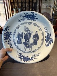 A large Chinese blue and white 'Bleu de Hue' dish for the Vietnamese market, Shi De Ding Zhi 世德定製 mark, 19th C.