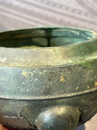 Two Chinese archaic bronze food vessels, 'ding 鼎', Han