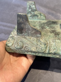 A very rare bronze food vessel and cover, 'fang xu 方盨', middle Western Zhou