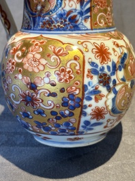 A Chinese English-decorated blue and white jug and cover, Kangxi