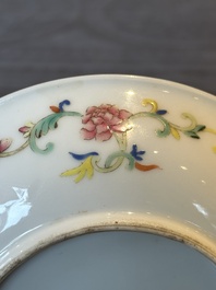 A pair of Chinese yellow-ground famille rose plates with butterfly design, Tongzhi mark, 20th C.
