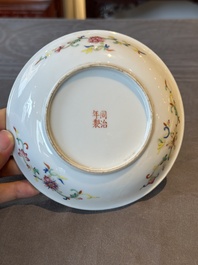 A pair of Chinese yellow-ground famille rose plates with butterfly design, Tongzhi mark, 20th C.