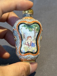 Seven various Chinese snuff bottles, Qianlong mark, 19/20th C.