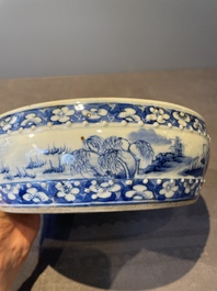 A Chinese blue and white brush washer and two seal paste boxes and covers, Qianlong mark, 19th C.