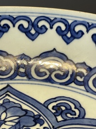 A Chinese blue and white dish with floral design, Kangxi