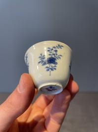 A pair of fine Chinese blue and white cups, Chenghua mark, Kangxi
