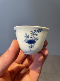 A pair of fine Chinese blue and white cups, Chenghua mark, Kangxi
