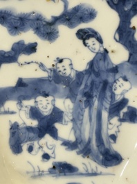 Three Chinese blue and white dishes and two plates, Kangxi