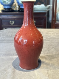 A Chinese monochrome copper-red-glazed vase, Xuande mark, 18/19th C.