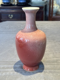 A Chinese monochrome peachbloom-glazed vase, Qianlong mark, 19/20th C.