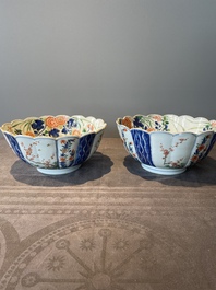 A pair of Chinese verte-imari bowls with floral design, Kangxi