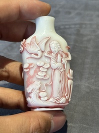 A group of six Chinese overlay glass snuff bottles, 19th C.