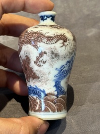 Four various Chinese porcelain snuff bottles, 19th C.