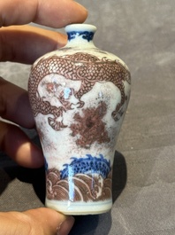 Four various Chinese porcelain snuff bottles, 19th C.