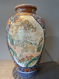 A large Japanese Imari 'shishi lion' vase, Meiji, 19th C.
