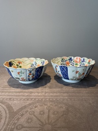 A pair of Chinese verte-imari bowls with floral design, Kangxi