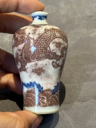 Four various Chinese porcelain snuff bottles, 19th C.