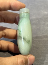 Three Chinese swirled glass snuff bottles, Qing