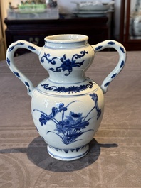 A Chinese blue and white vase with floral design and two handles, Transitional period