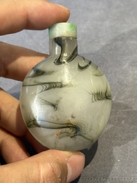 Three Chinese swirled glass snuff bottles, Qing