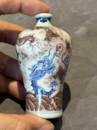 Four various Chinese porcelain snuff bottles, 19th C.