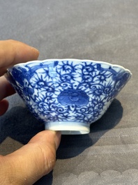 A pair of fine Chinese blue and white ' bats and flowers' bowls, Yongzheng mark, 19th C.