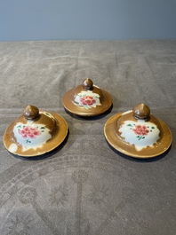 A Chinese capucin-brown-ground famille rose garniture of five vases with floral design, Qianlong