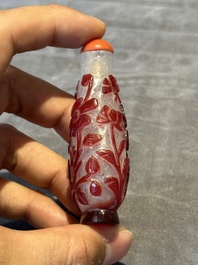 A group of six Chinese overlay glass snuff bottles, 19th C.