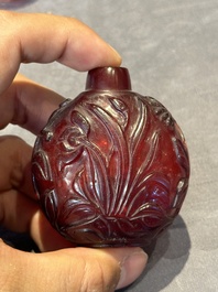 A group of seven Chinese red-overlay glass and red glass snuff bottles, 19/20th C.