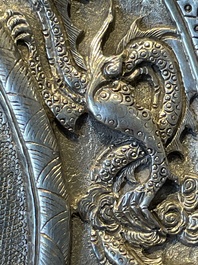 A fine Vietnamese silver plate with fu and dragon design, H&agrave; Nội 河内 mark, 19th C.