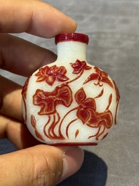 A group of six Chinese overlay glass snuff bottles, 19th C.