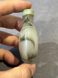 Three Chinese swirled glass snuff bottles, Qing