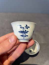 A pair of fine Chinese blue and white cups, Chenghua mark, Kangxi