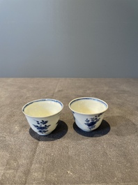 A pair of fine Chinese blue and white cups, Chenghua mark, Kangxi