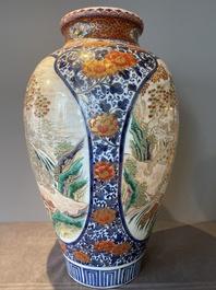 A large Japanese Imari 'shishi lion' vase, Meiji, 19th C.
