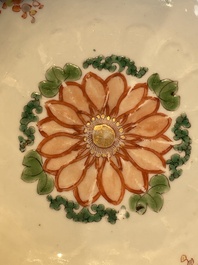 A pair of Chinese verte-imari bowls with floral design, Kangxi