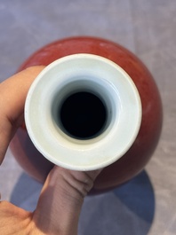 A Chinese monochrome copper-red-glazed vase, Xuande mark, 18/19th C.