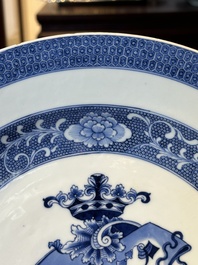 A Chinese blue and white armorial dish with an alliance coat of arms, Qianlong