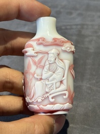 A group of six Chinese overlay glass snuff bottles, 19th C.