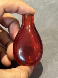 A group of seven Chinese red-overlay glass and red glass snuff bottles, 19/20th C.